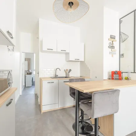 Renove Au Coeur De La Rochelle, Marche A 25m, 2 Personnes, Wifi - Fr-1-535-43 Appartement *